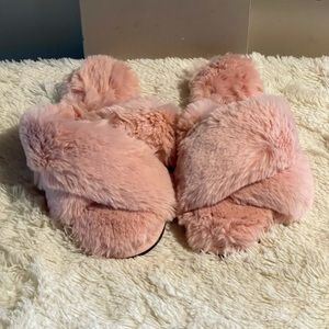 FamiPort Crisscross Fuzzy LIGHT Pink Slippers. NWT